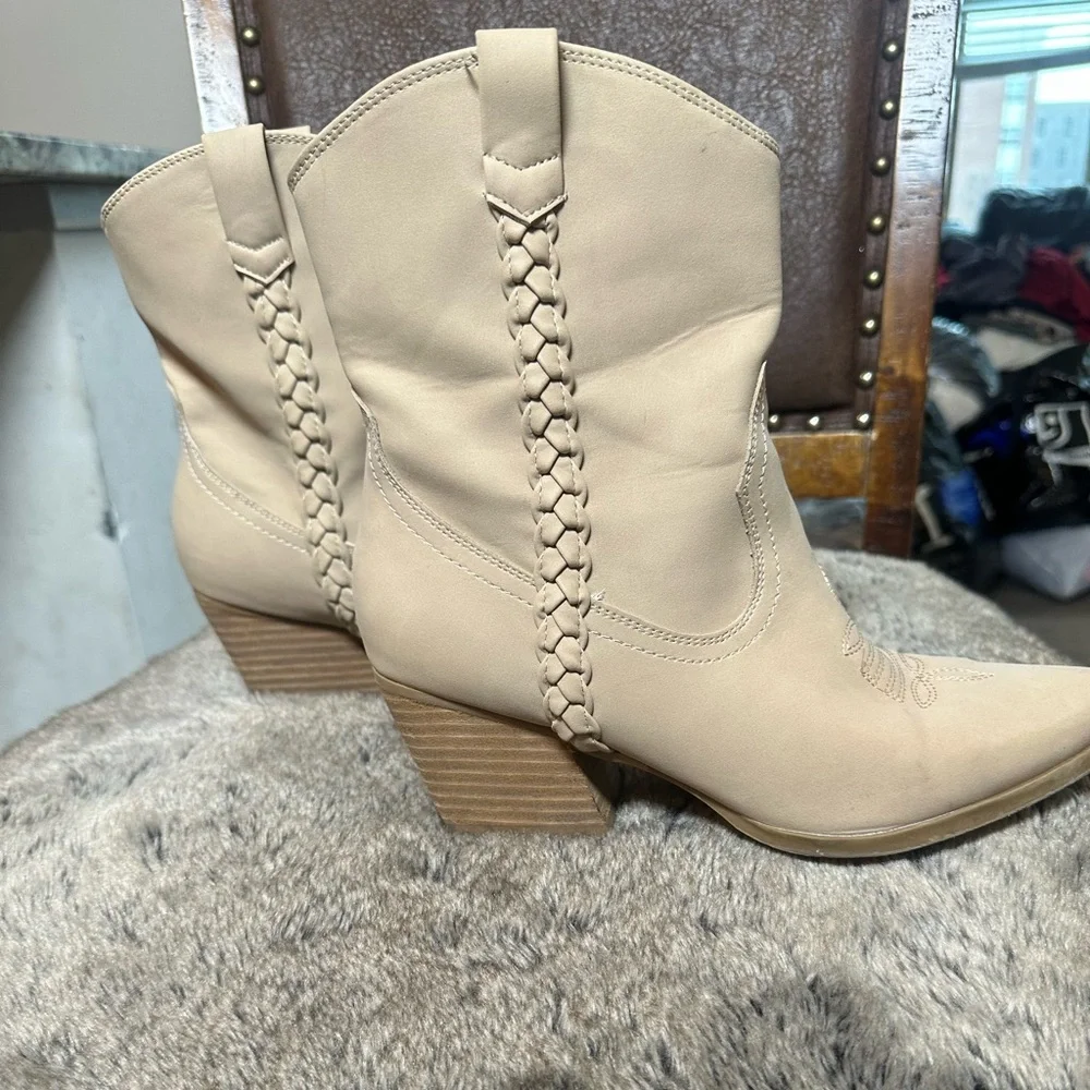 Dolce Vita Karyn Ankle Koolson Western Cowboy Cream Boots,